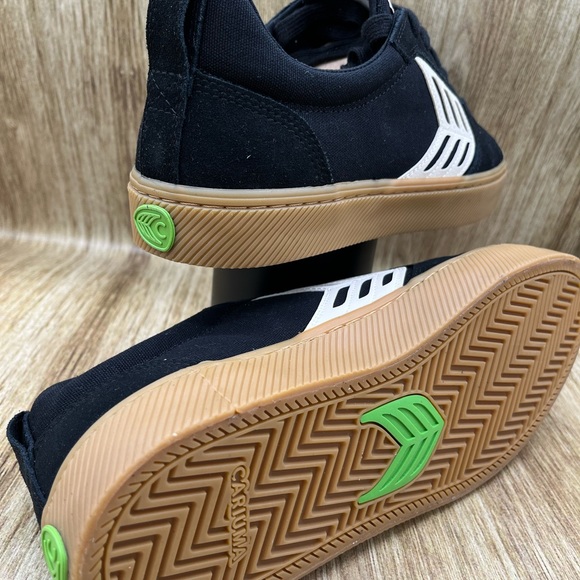 Cariuma Catiba Pro Low Black Gum Ivory Shoes - Picture 10 of 16
